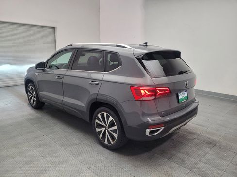 Used 2023 Volkswagen Taos SE w/ Panoramic Sunroof Package FWD image 5