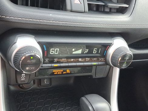 Used 2021 Toyota RAV4 XLE w/ Convenience Package image 17