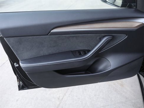 Used 2023 Tesla Model 3 Standard Range image 25