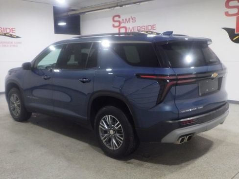 Used 2025 Chevrolet Traverse LT w/ Driver Confidence Package AWD/4WD image 2