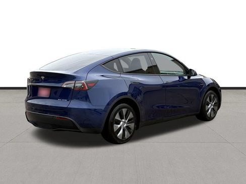 Used 2024 Tesla Model Y Long Range AWD/4WD image 5