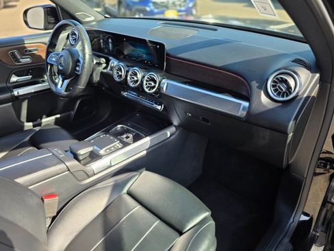 Used 2021 Mercedes-Benz GLB 250 GLB 250 w/ Premium Package image 9