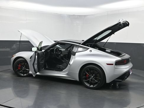 Used 2025 Nissan Z Performance w/ Floor Mat Package RWD image 36