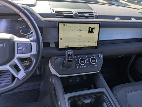 Used 2023 Land Rover Defender 130 X-Dynamic SE image 22