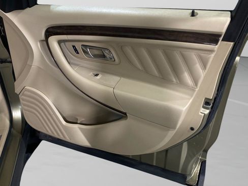 Used 2013 Ford Taurus Limited FWD image 29