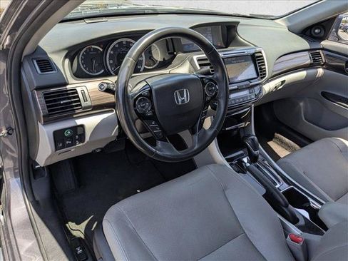Used 2017 Honda Accord Touring image 9
