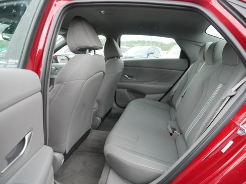 Used 2023 Hyundai Elantra SEL FWD image 16