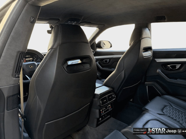 Used 2022 Lamborghini Urus AWD/4WD image 28