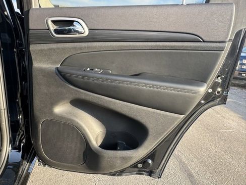 Used 2020 Jeep Grand Cherokee Altitude image 27