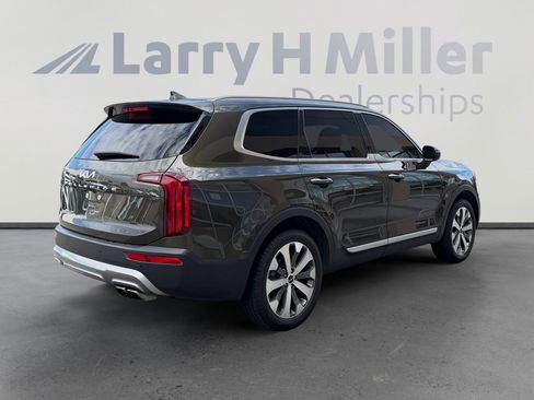 Used 2022 Kia Telluride S FWD image 5