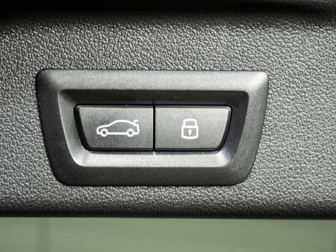 Used 2025 BMW X5 xDrive50e w/ Parking Assistance Package image 29