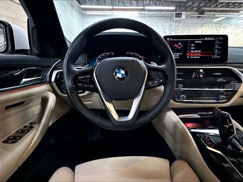 Used 2023 BMW 530i w/ Convenience Package RWD image 8