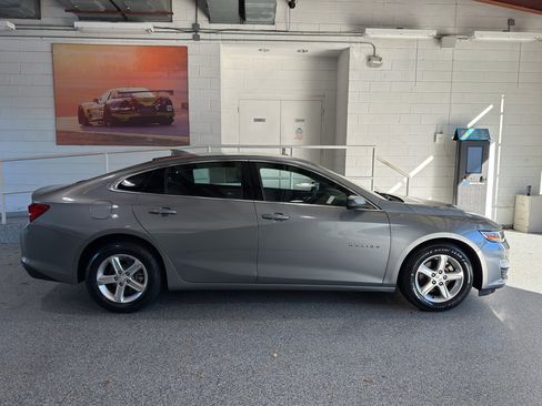 Used 2024 Chevrolet Malibu LT image 2