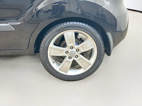 Used 2011 Kia Soul ! FWD image 5