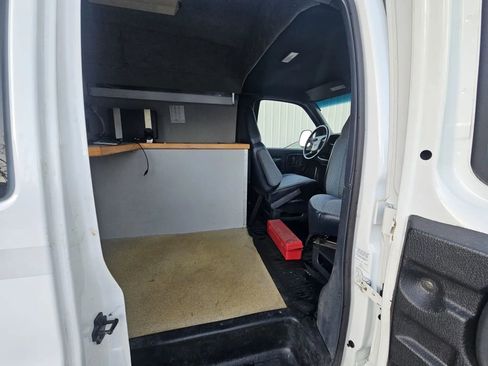 Used 2000 GMC Savana 3500 Extended RWD image 28