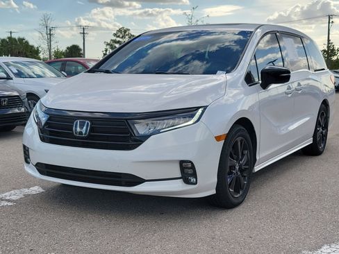Certified 2024 Honda Odyssey Sport image 3