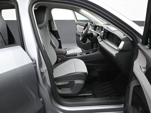 New 2026 Volkswagen Tiguan SE AWD/4WD image 14