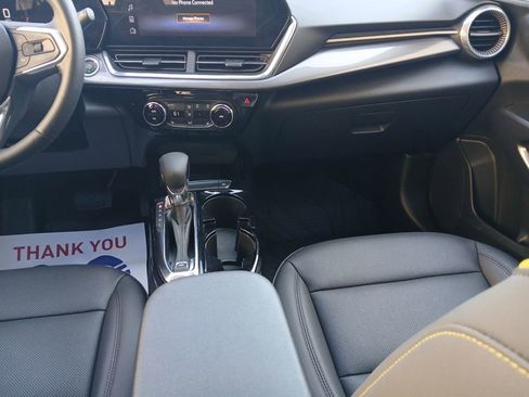 Used 2025 Chevrolet Trax ACTIV w/ Sunroof Package image 11