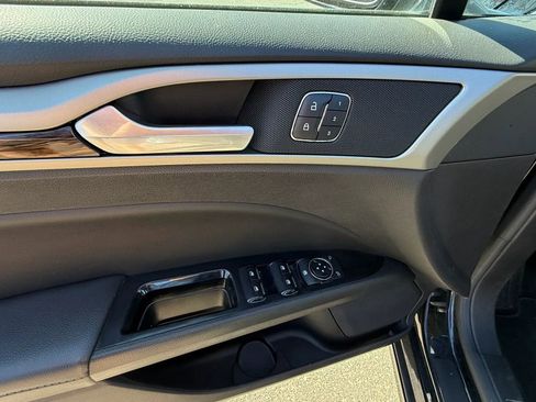 Used 2016 Ford Fusion SE w/ Equipment Group 202A AWD/4WD image 16