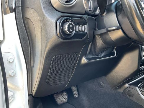 Used 2020 Jeep Gladiator Overland AWD/4WD image 32