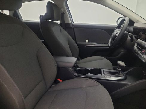 Used 2025 Kia K4 FWD image 21