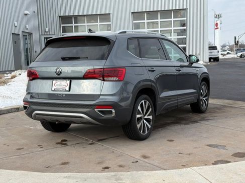 Used 2024 Volkswagen Taos SE image 5