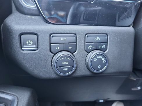 Certified 2024 Chevrolet Silverado 1500 LT AWD/4WD image 19