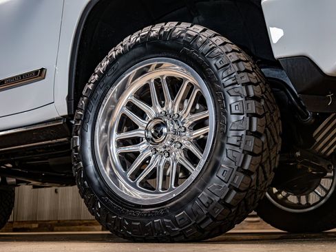 Used 2025 Chevrolet Silverado 2500 High Country w/ Technology Package image 16