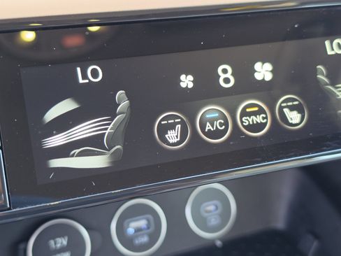 Used 2025 Genesis G70 2.5T RWD image 26