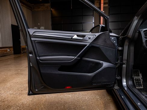 Used 2018 Volkswagen Golf R 4-Door image 31