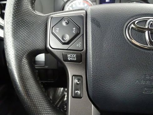 Used 2016 Toyota Tacoma TRD Sport image 18