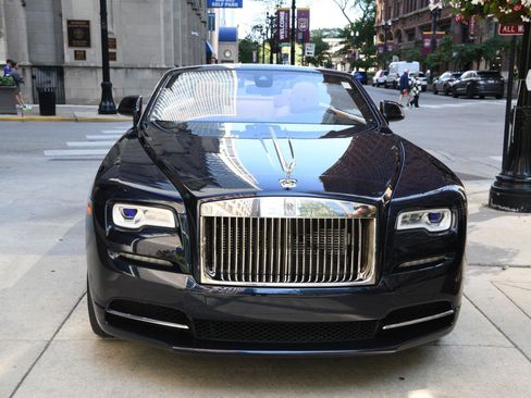 Used 2021 Rolls-Royce Dawn image 2