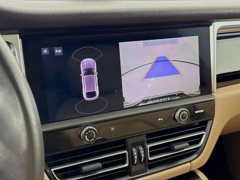 Certified 2023 Porsche Macan AWD/4WD image 19