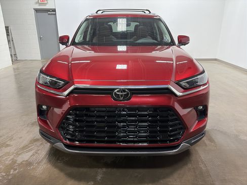 Used 2025 Toyota Grand Highlander AWD image 8
