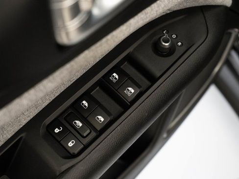 Used 2023 Jeep Compass Sport image 13