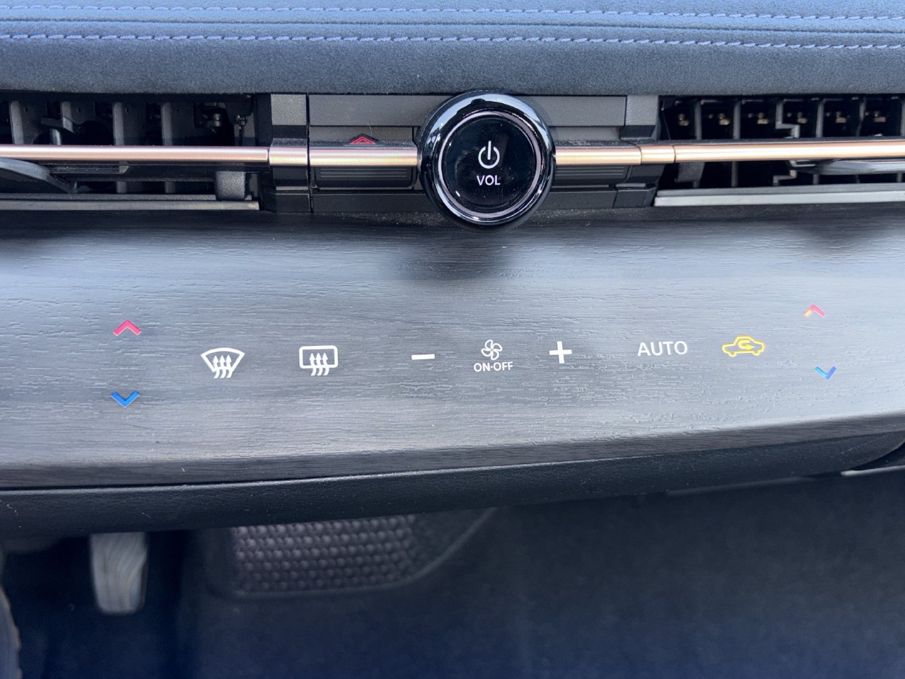 Certified 2024 Nissan Ariya AWD image 14