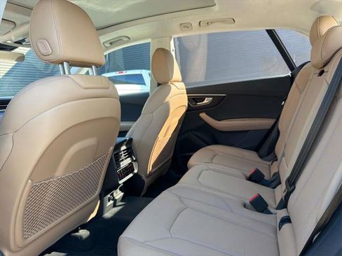 Certified 2025 Audi Q8 Prestige image 18