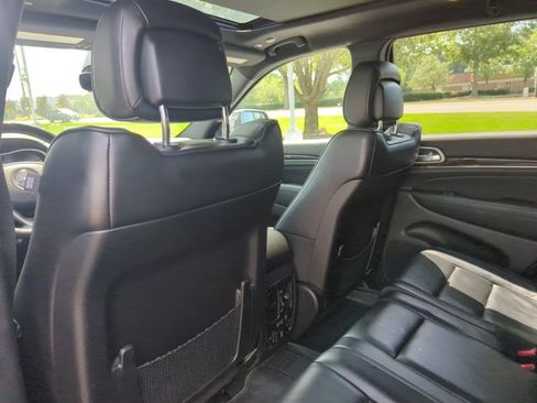Used 2018 Jeep Grand Cherokee Overland AWD/4WD image 23