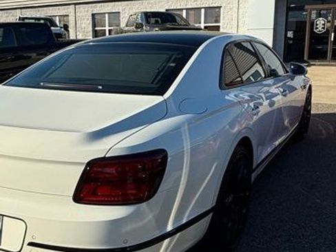 Used 2024 Bentley Flying Spur W12 image 4