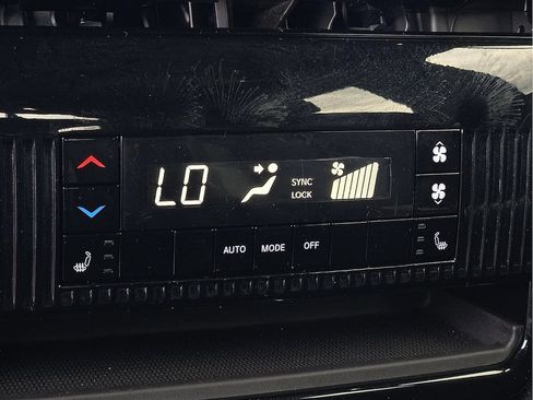 Used 2024 Jeep Wagoneer Series II AWD/4WD image 11