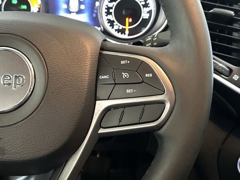 Used 2022 Jeep Cherokee Latitude Lux w/ Mopar Interior Package image 30