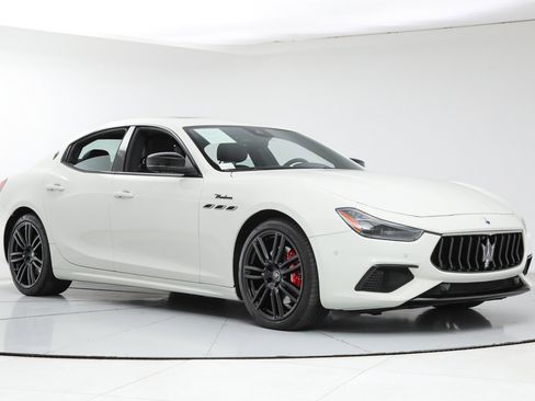 Certified 2023 Maserati Ghibli Modena RWD image 7
