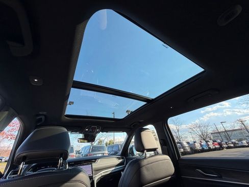 New 2025 Jeep Grand Cherokee L Limited image 24