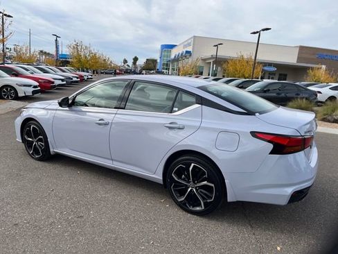 Used 2024 Nissan Altima 2.5 SR w/ SR Premium Package image 9