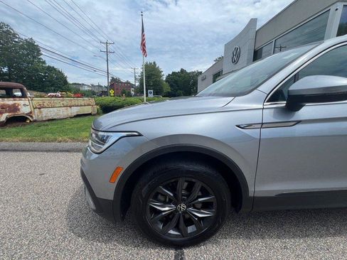 Certified 2024 Volkswagen Tiguan SE w/ Panoramic Sunroof Package AWD/4WD image 9