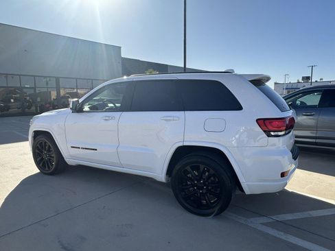 Used 2018 Jeep Grand Cherokee Altitude image 11