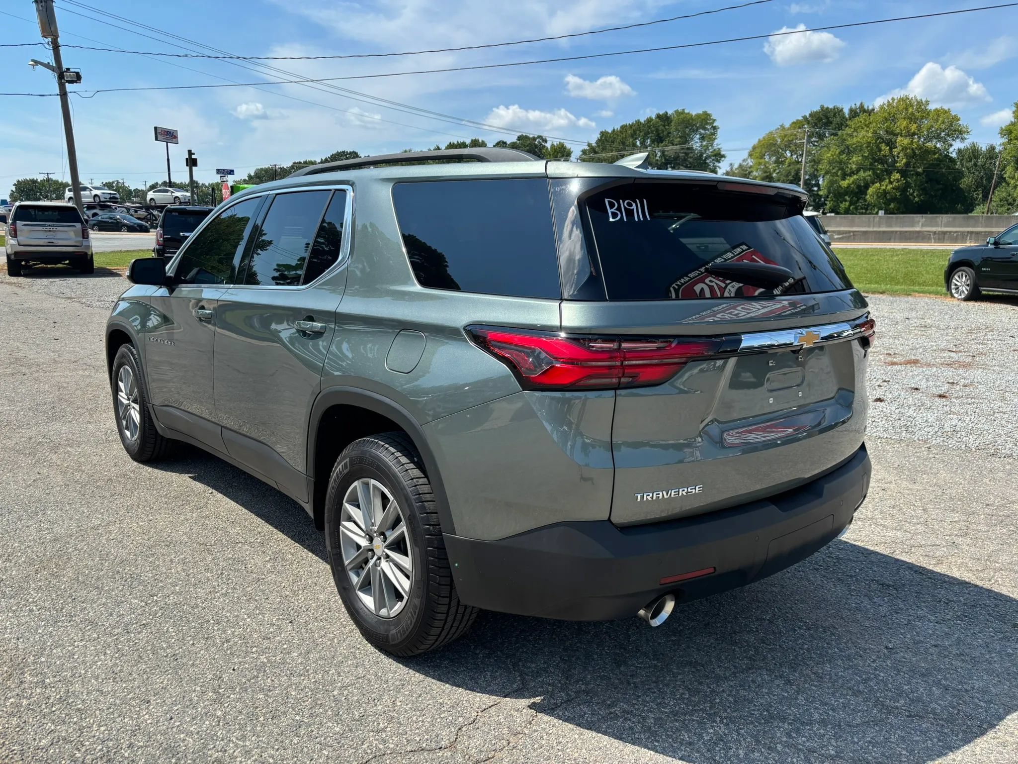 Used 2022 Chevrolet Traverse LT FWD image 3