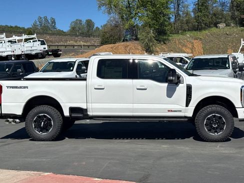 New 2026 Ford F350 Platinum w/ Tremor Off-Road Package AWD/4WD image 4
