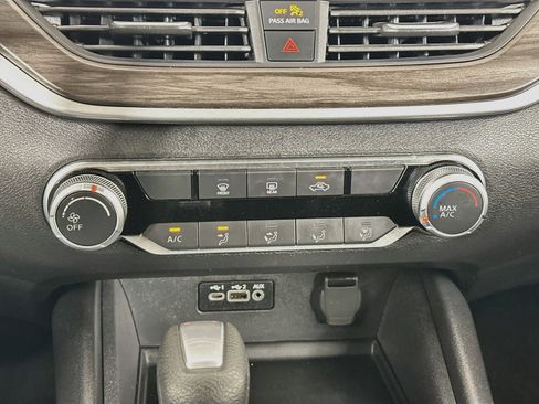 Used 2025 Nissan Altima 2.5 SV FWD image 22