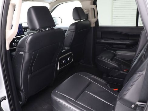 Used 2024 Ford Expedition Max XLT image 11
